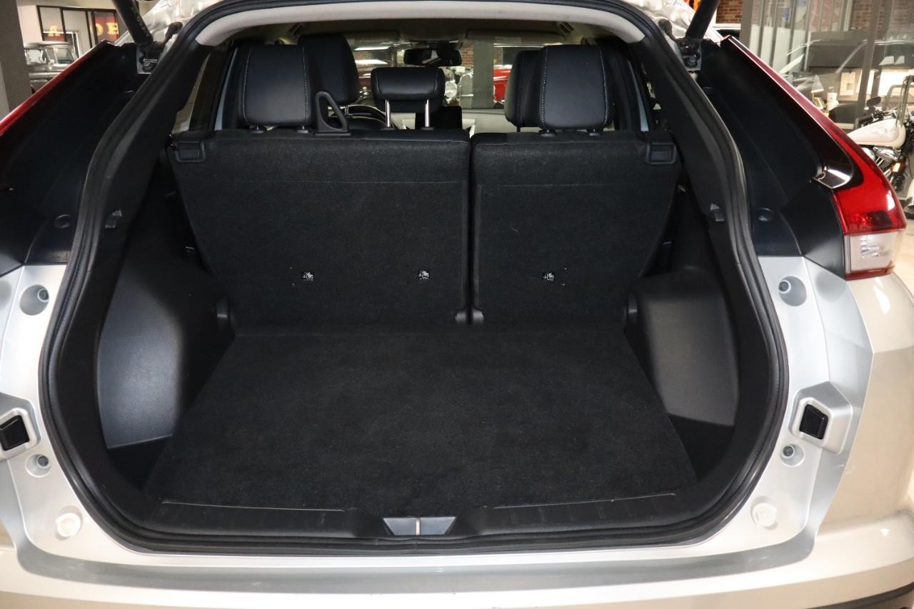Mitsubishi Eclipse Cross Vehicle Full-screen Gallery Image 24