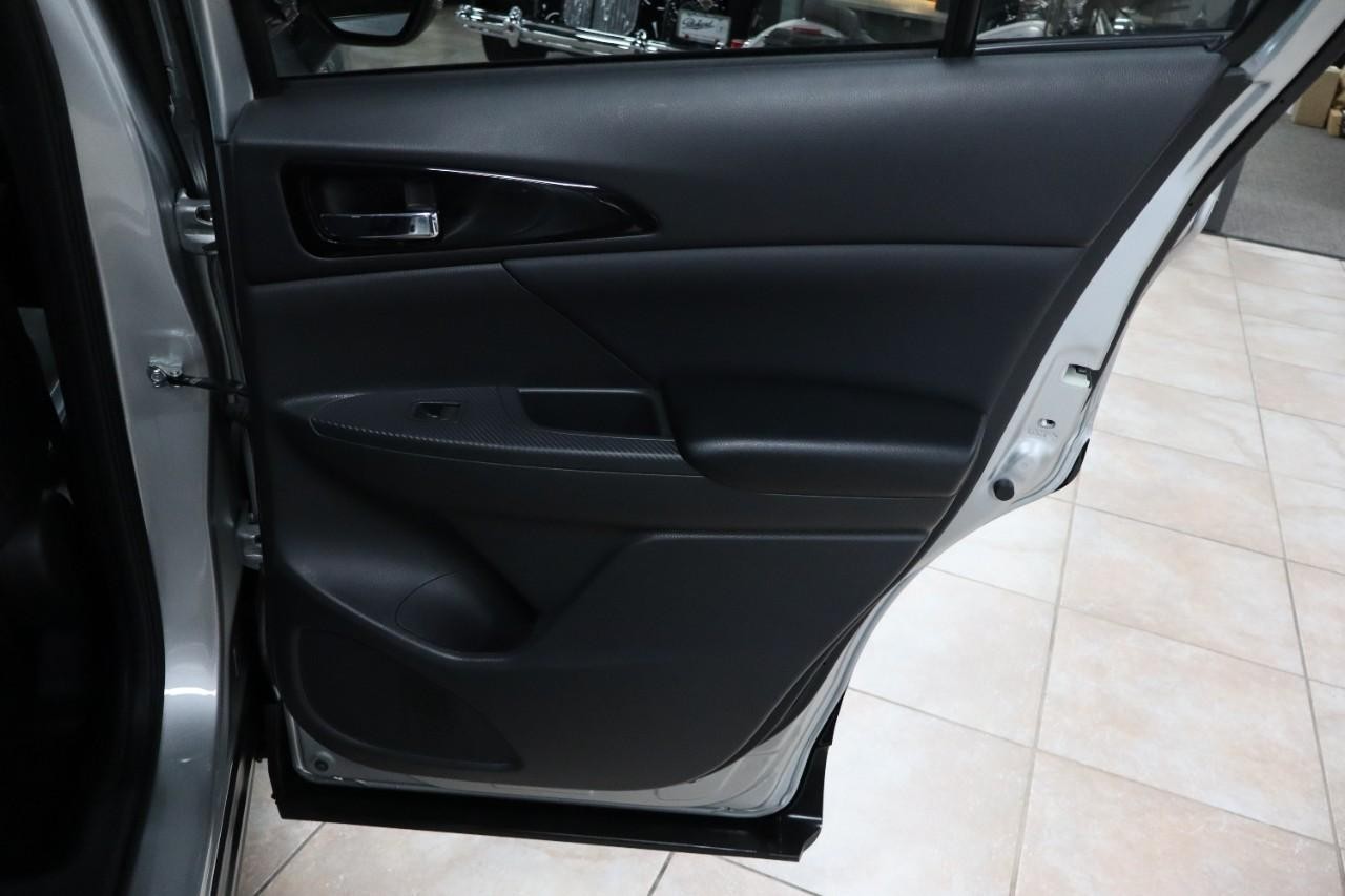 Mitsubishi Eclipse Cross Vehicle Full-screen Gallery Image 26