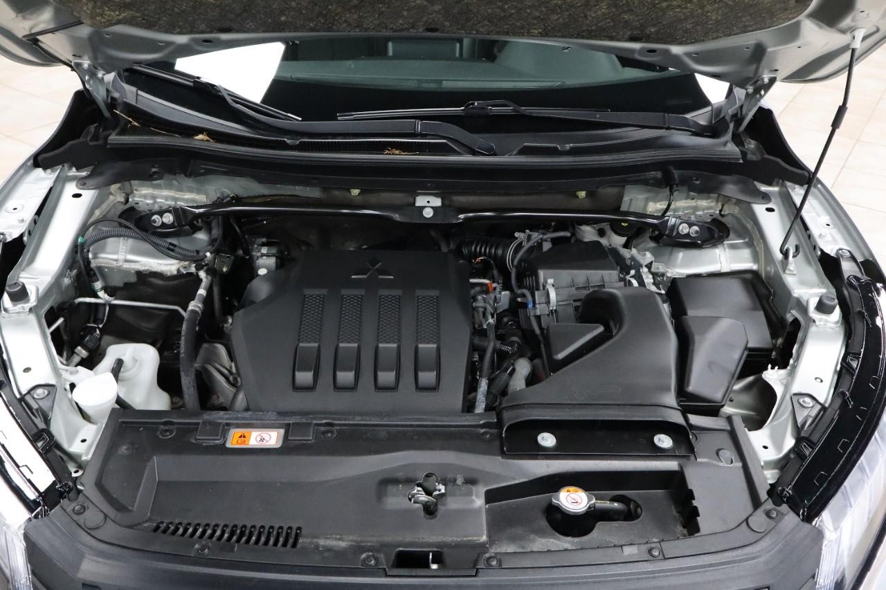 Mitsubishi Eclipse Cross Vehicle Full-screen Gallery Image 29