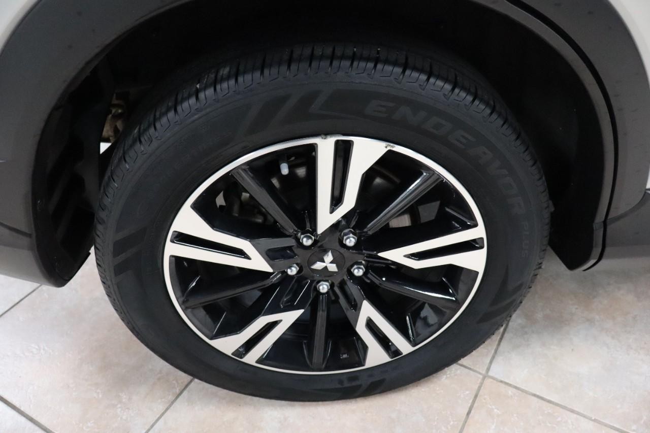 Mitsubishi Eclipse Cross Vehicle Full-screen Gallery Image 32