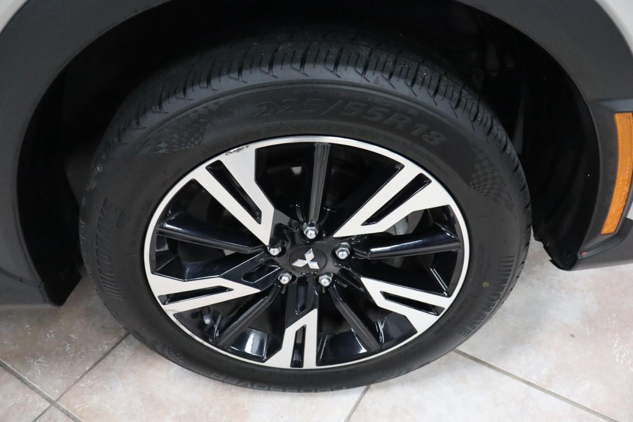 Mitsubishi Eclipse Cross Vehicle Full-screen Gallery Image 33