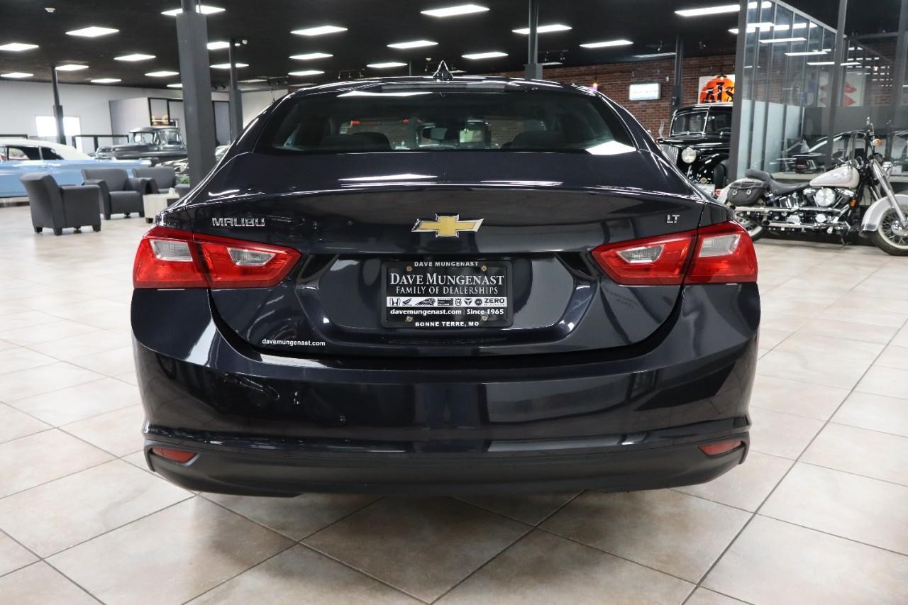 Chevrolet Malibu Vehicle Full-screen Gallery Image 4