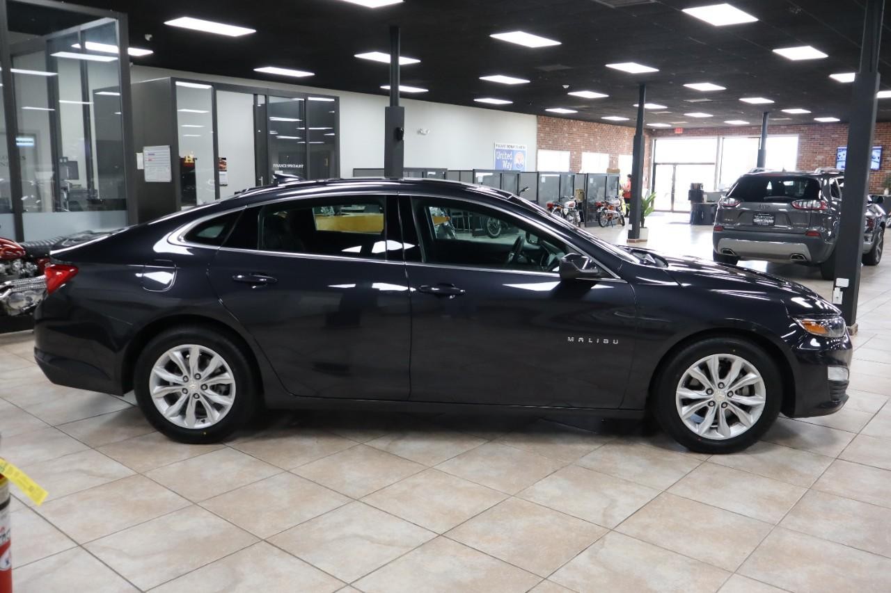 Chevrolet Malibu Vehicle Full-screen Gallery Image 6