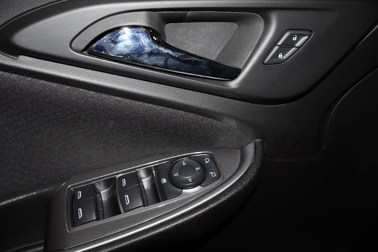 Chevrolet Malibu Vehicle Full-screen Gallery Image 11