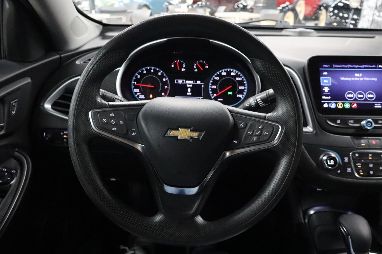 Chevrolet Malibu Vehicle Full-screen Gallery Image 13