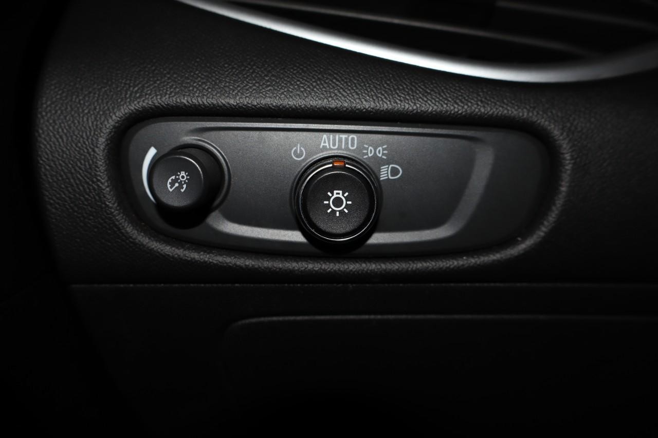 Chevrolet Malibu Vehicle Full-screen Gallery Image 16