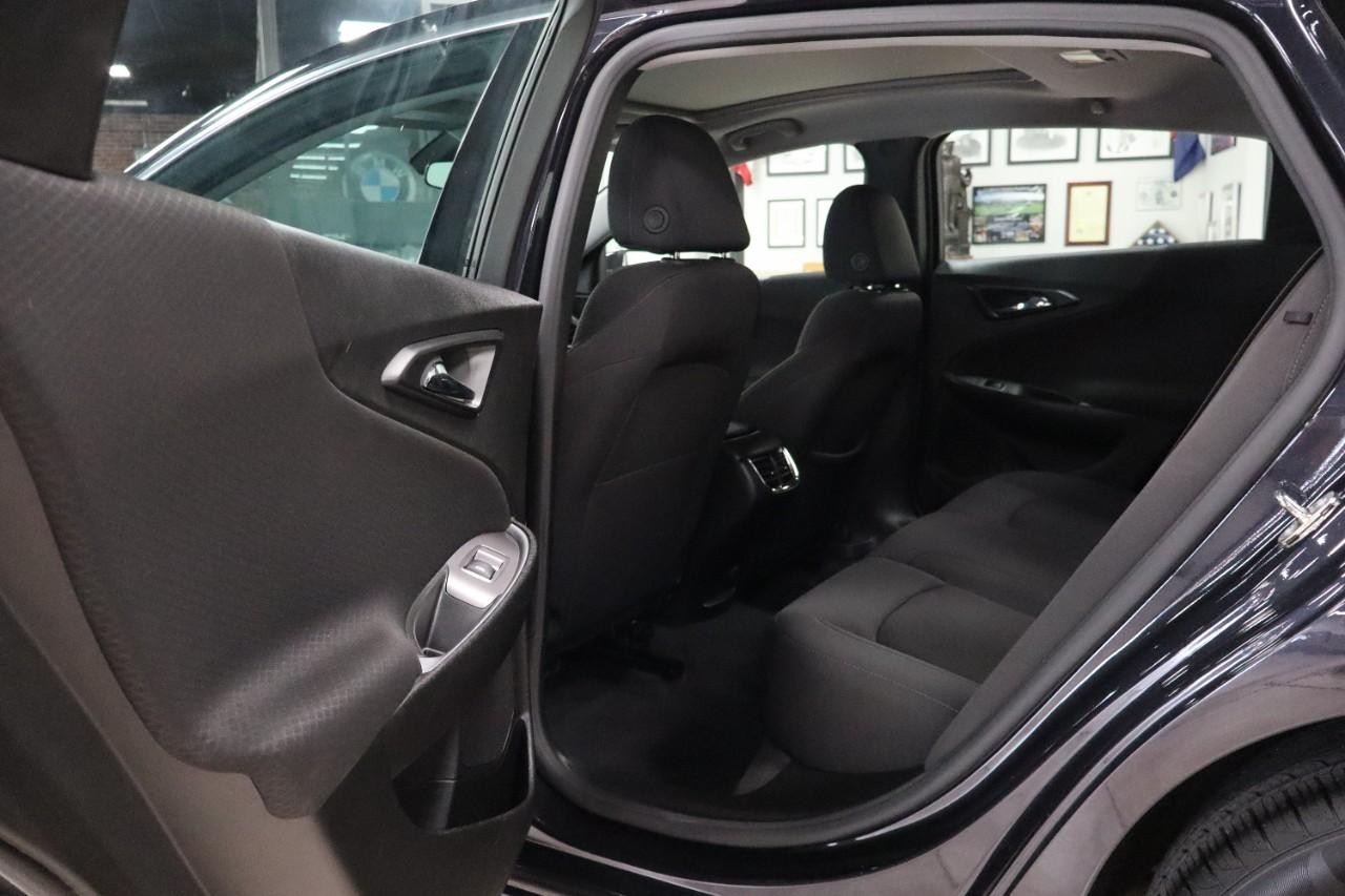 Chevrolet Malibu Vehicle Full-screen Gallery Image 21