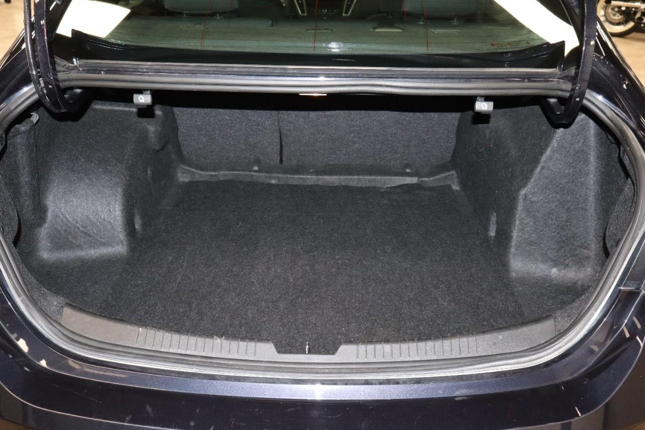 Chevrolet Malibu Vehicle Full-screen Gallery Image 24