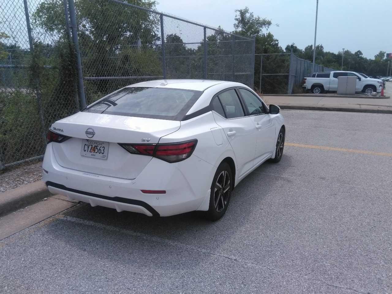 Nissan Sentra Vehicle Full-screen Gallery Image 3