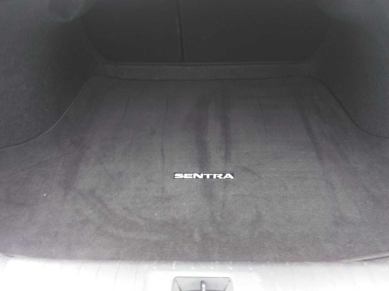 Nissan Sentra Vehicle Full-screen Gallery Image 9