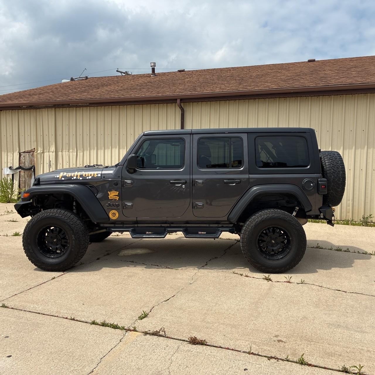 Jeep Wrangler Vehicle Full-screen Gallery Image 2