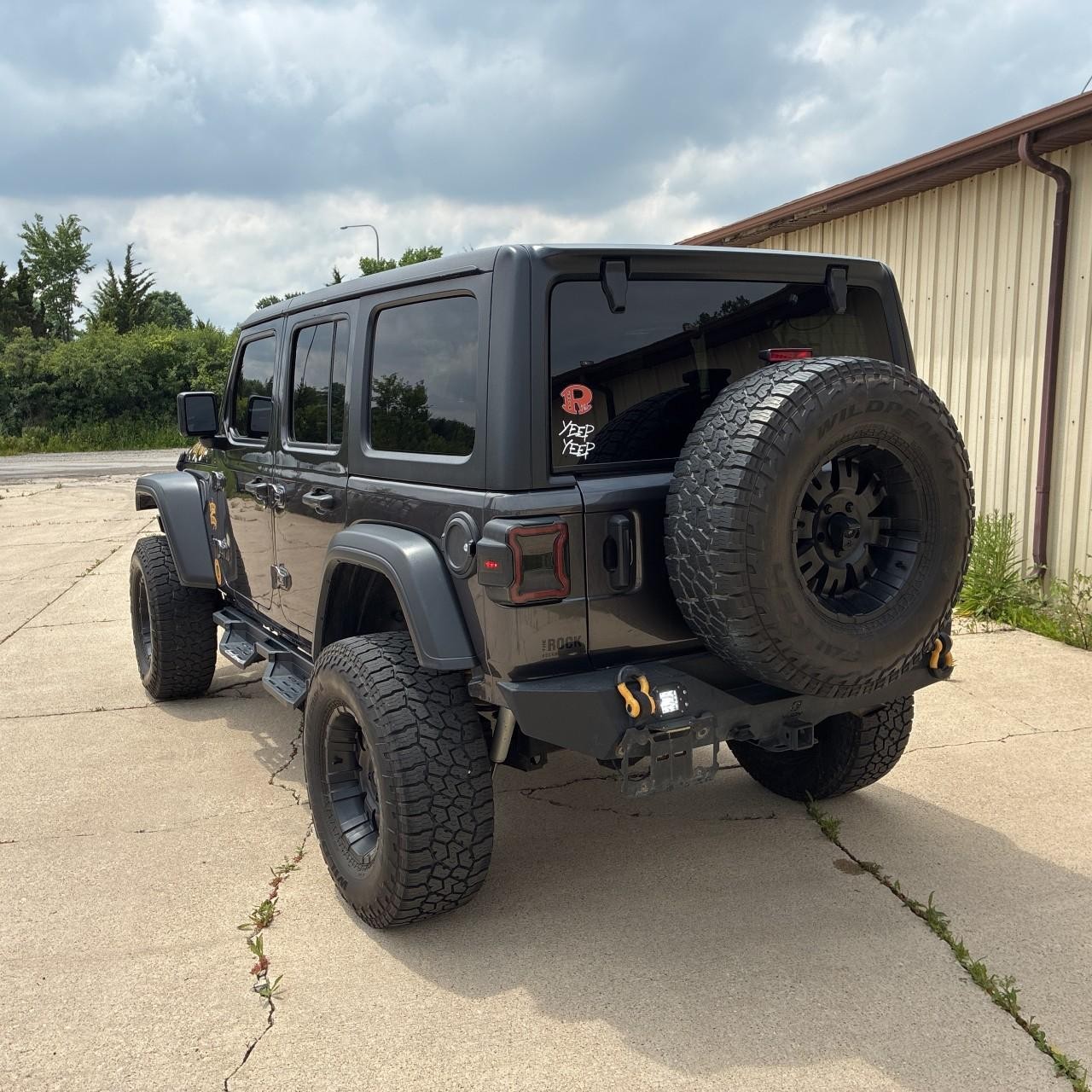 Jeep Wrangler Vehicle Full-screen Gallery Image 3