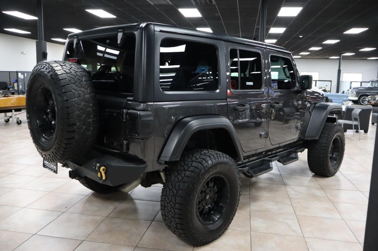 Jeep Wrangler Vehicle Full-screen Gallery Image 8