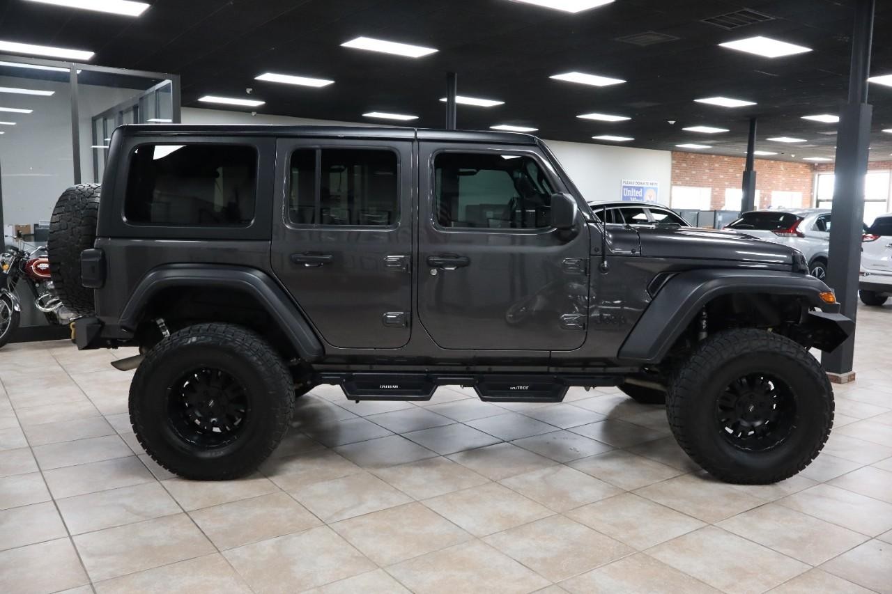 Jeep Wrangler Vehicle Full-screen Gallery Image 10