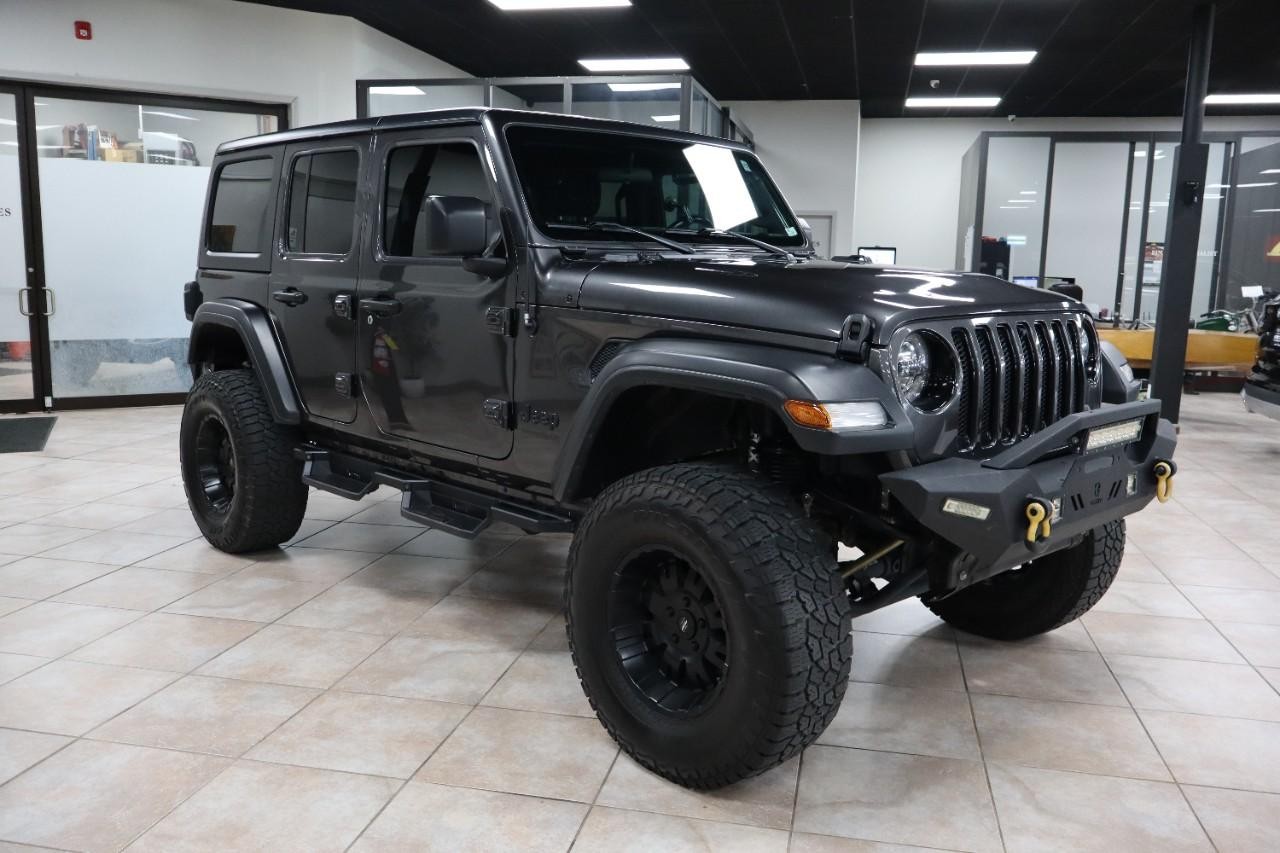 Jeep Wrangler Vehicle Full-screen Gallery Image 12
