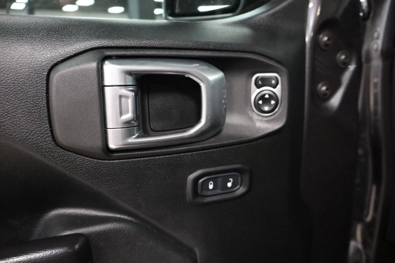 Jeep Wrangler Vehicle Full-screen Gallery Image 15