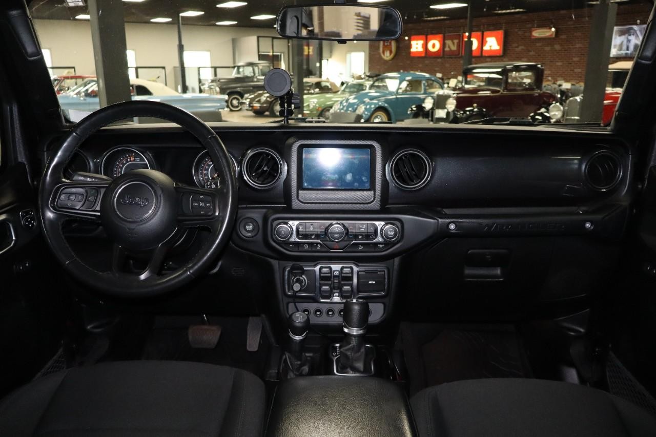 Jeep Wrangler Vehicle Full-screen Gallery Image 16