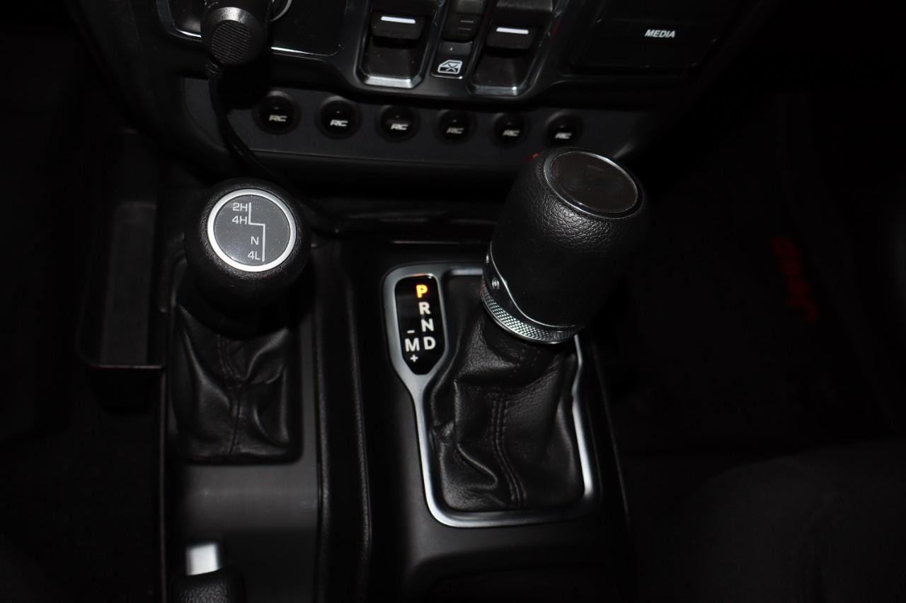 Jeep Wrangler Vehicle Full-screen Gallery Image 23