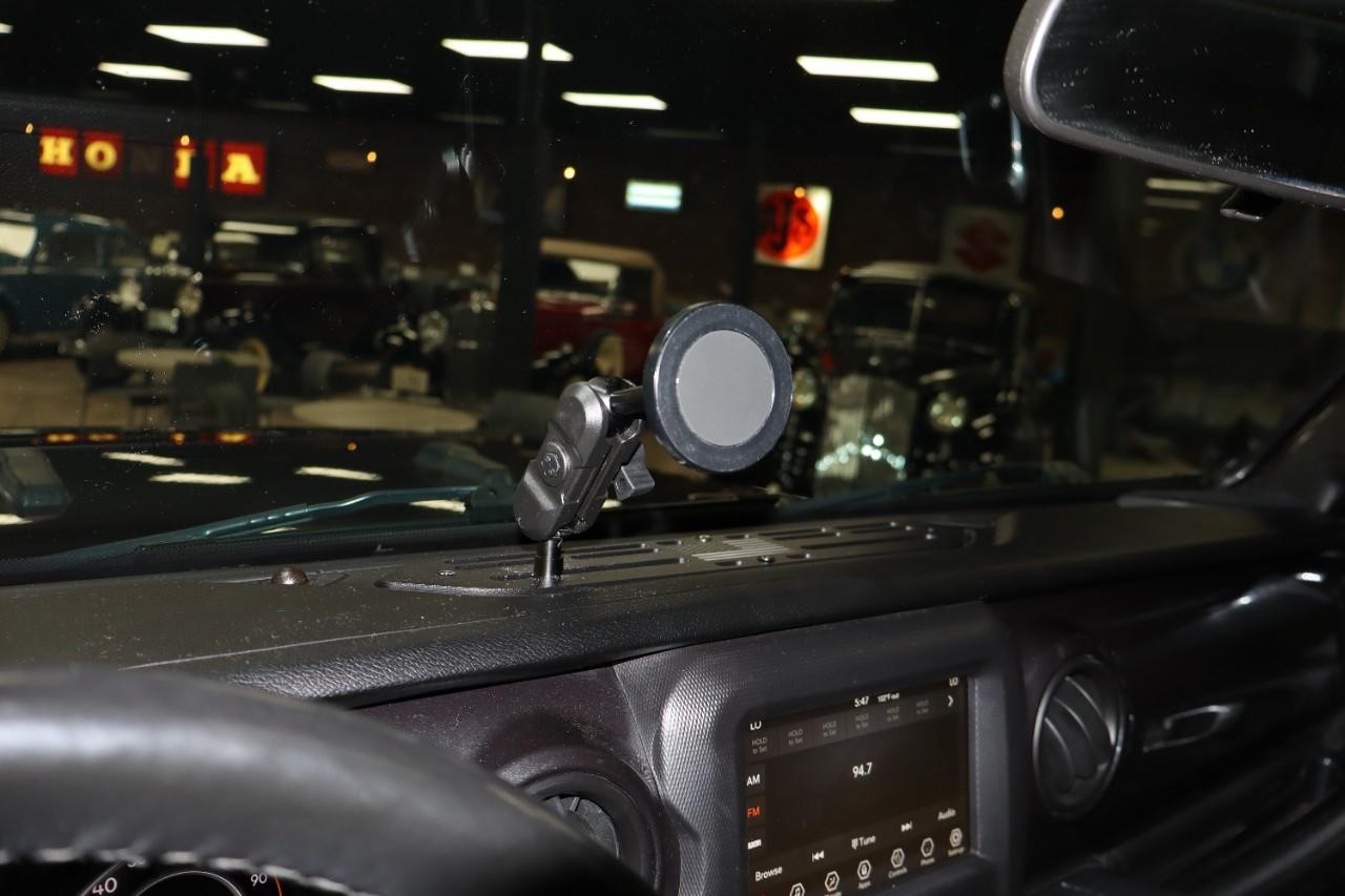 Jeep Wrangler Vehicle Full-screen Gallery Image 24