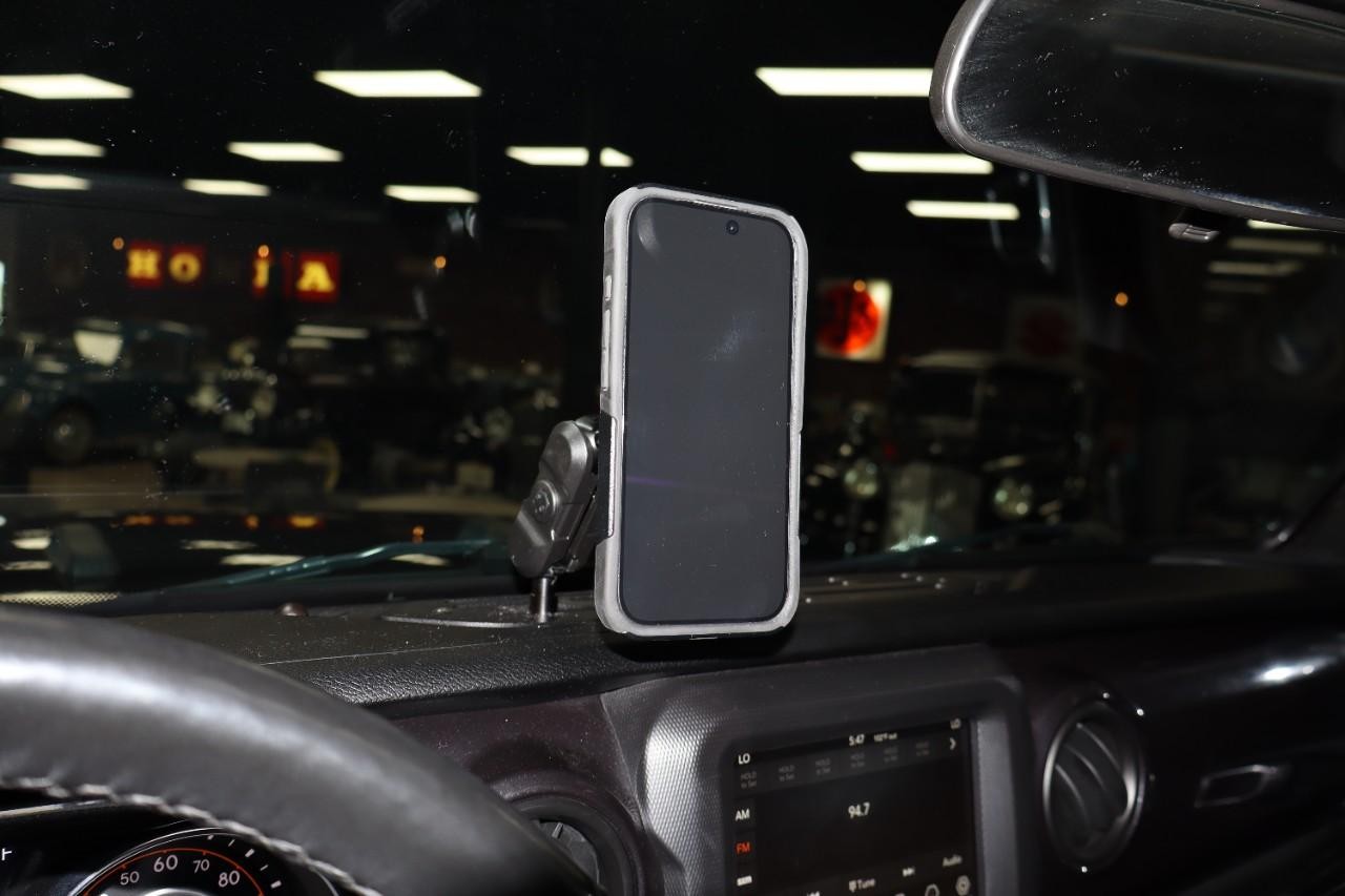 Jeep Wrangler Vehicle Full-screen Gallery Image 25