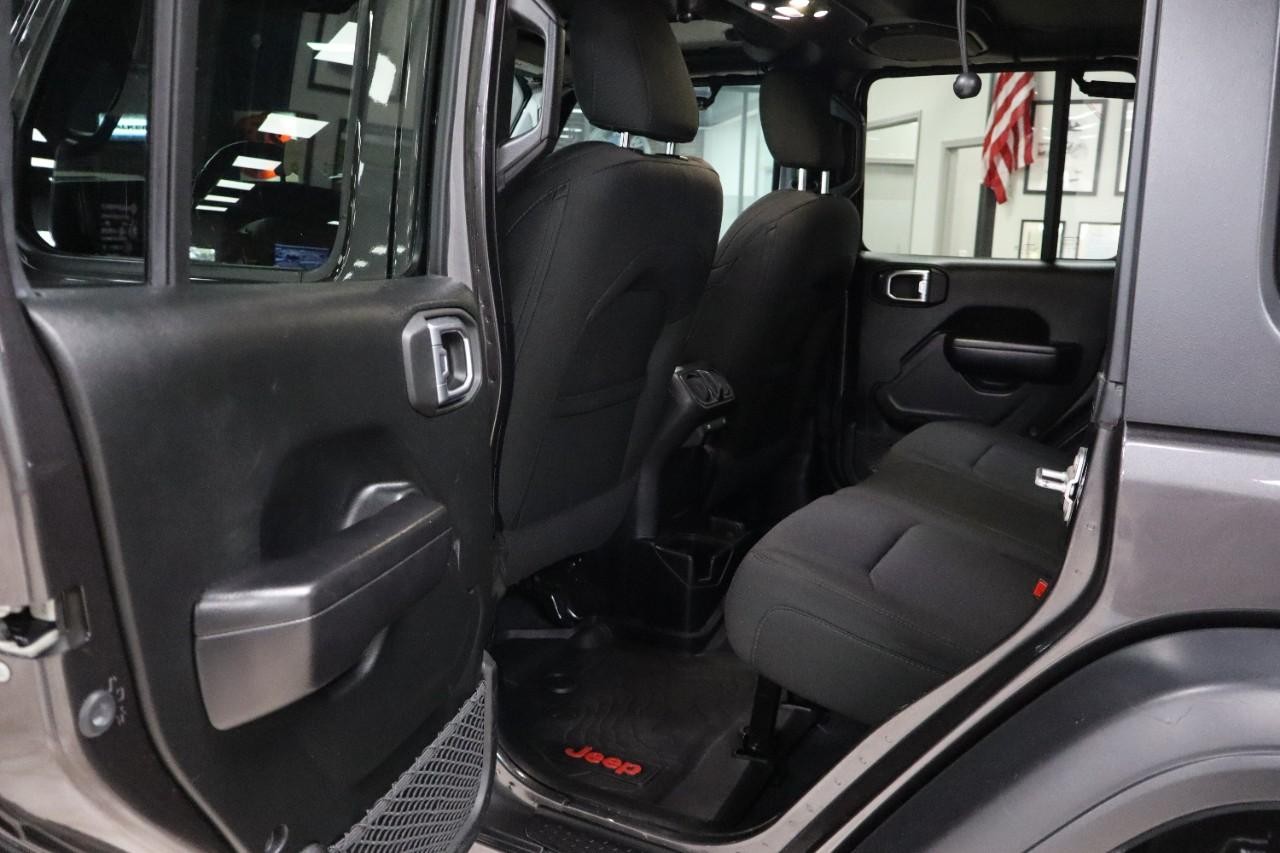 Jeep Wrangler Vehicle Full-screen Gallery Image 27