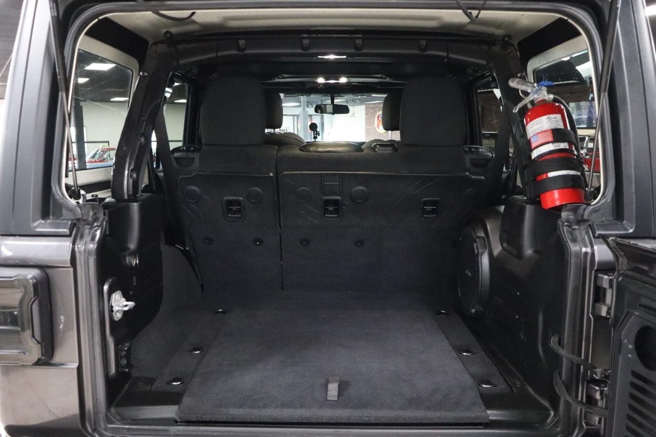 Jeep Wrangler Vehicle Full-screen Gallery Image 30