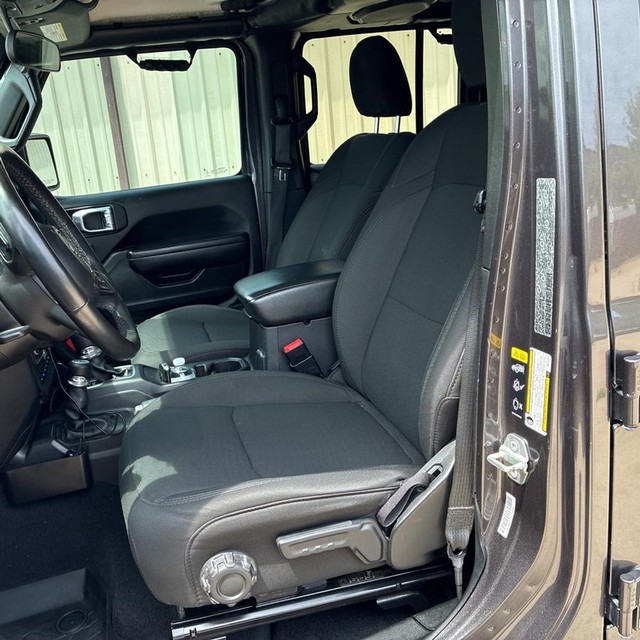 Jeep Wrangler Vehicle Full-screen Gallery Image 8