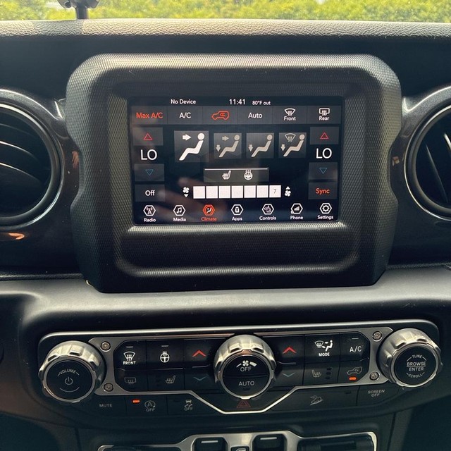 Jeep Wrangler Vehicle Full-screen Gallery Image 13