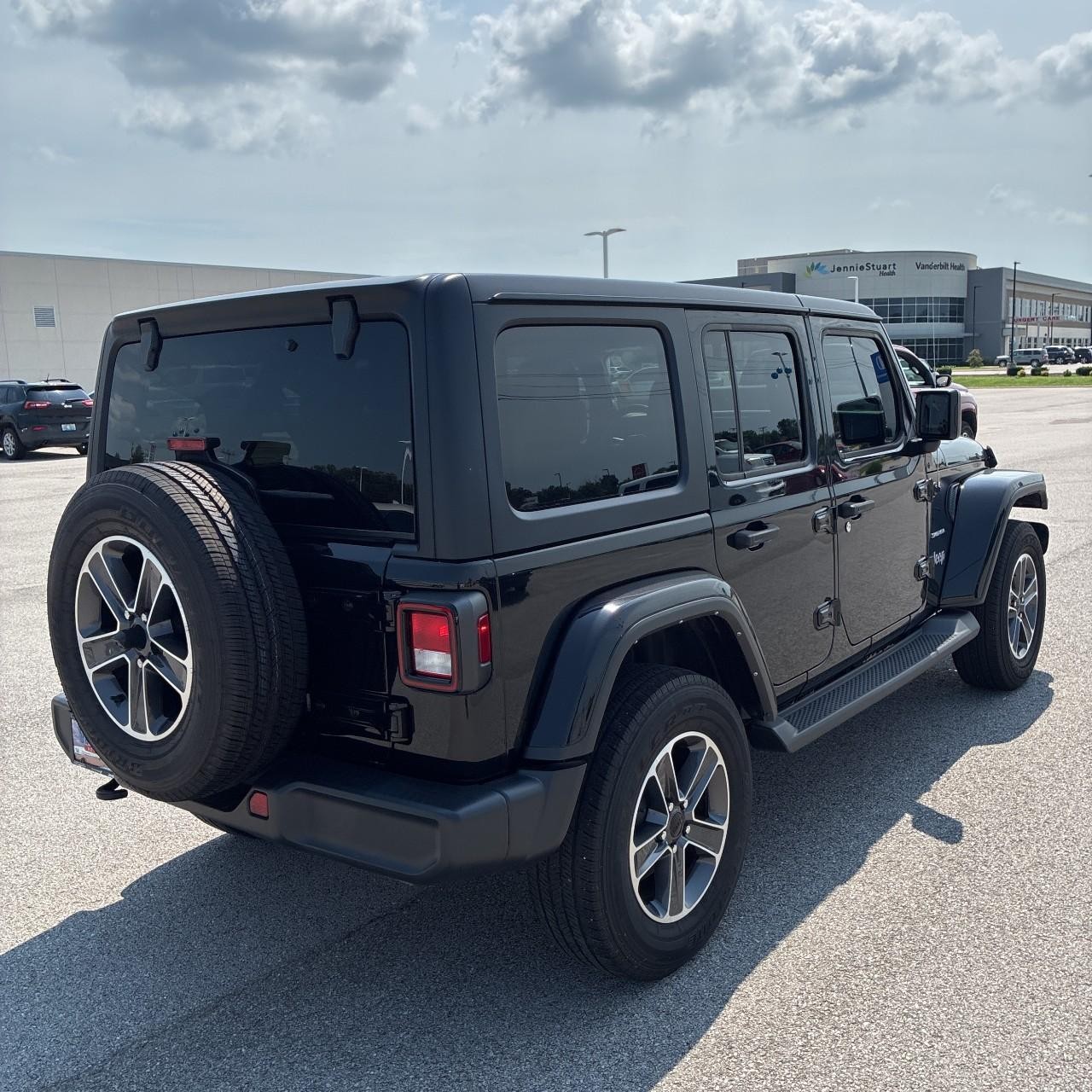 Jeep Wrangler Vehicle Full-screen Gallery Image 4