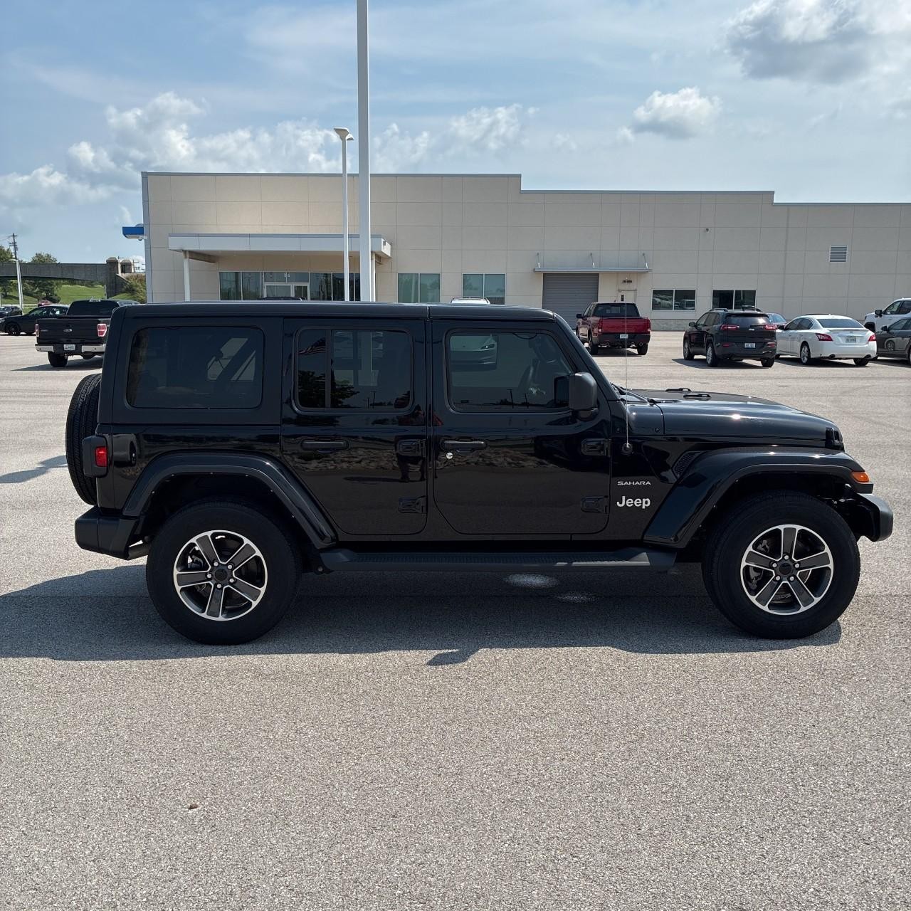 Jeep Wrangler Vehicle Full-screen Gallery Image 5