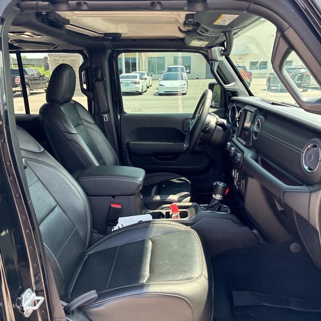 Jeep Wrangler Vehicle Full-screen Gallery Image 9