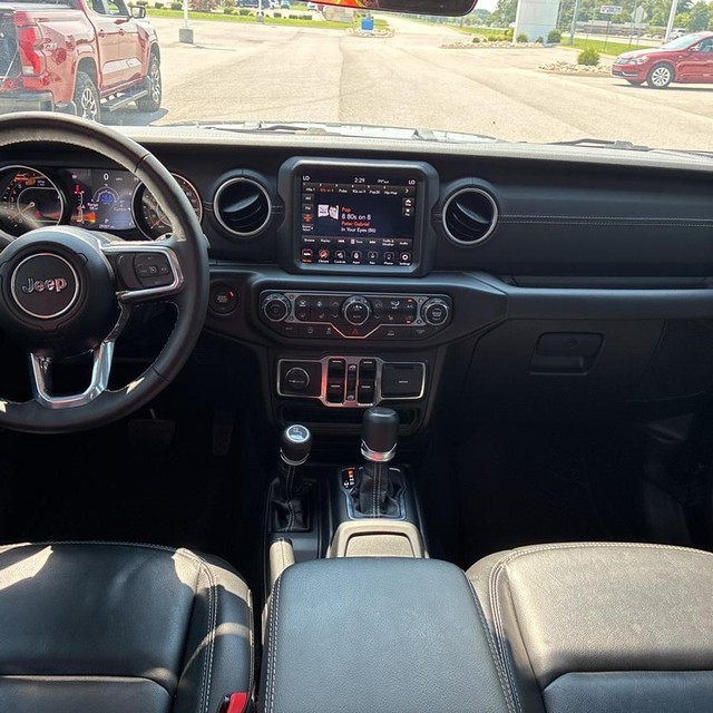 Jeep Wrangler Vehicle Full-screen Gallery Image 12