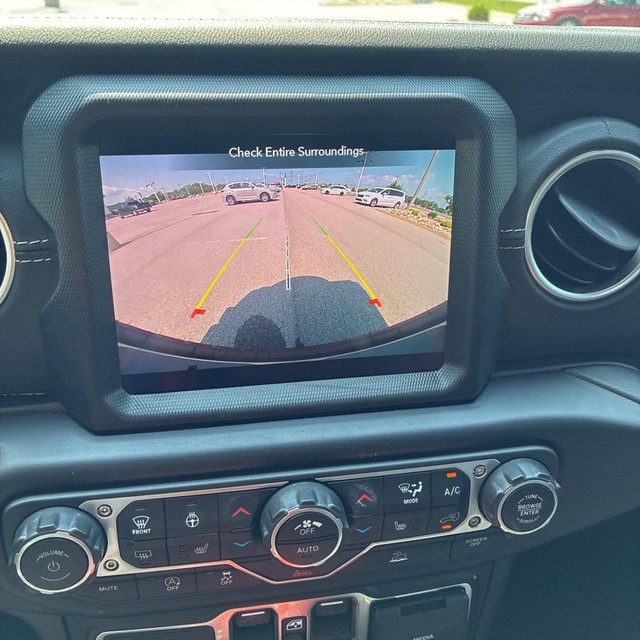 Jeep Wrangler Vehicle Full-screen Gallery Image 14