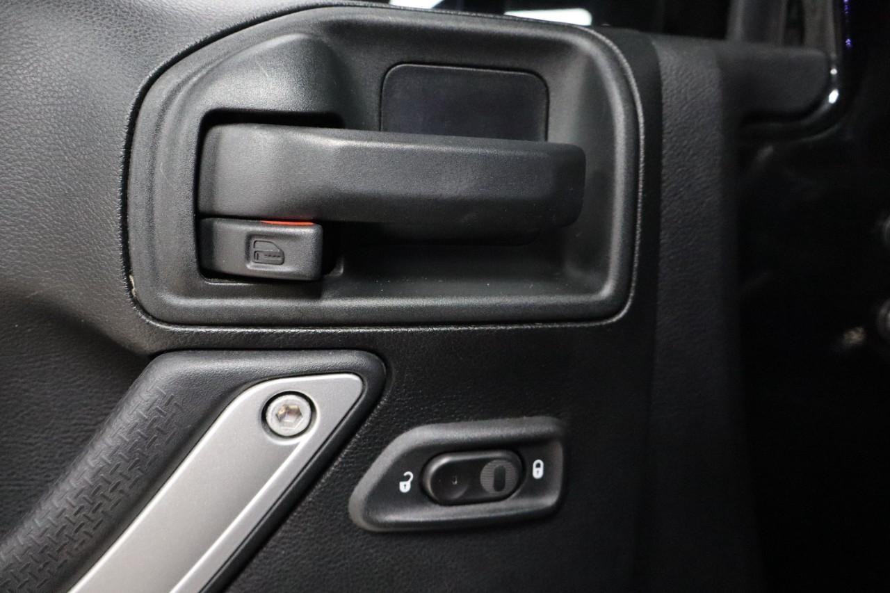 Jeep Wrangler Unlimited Vehicle Full-screen Gallery Image 10