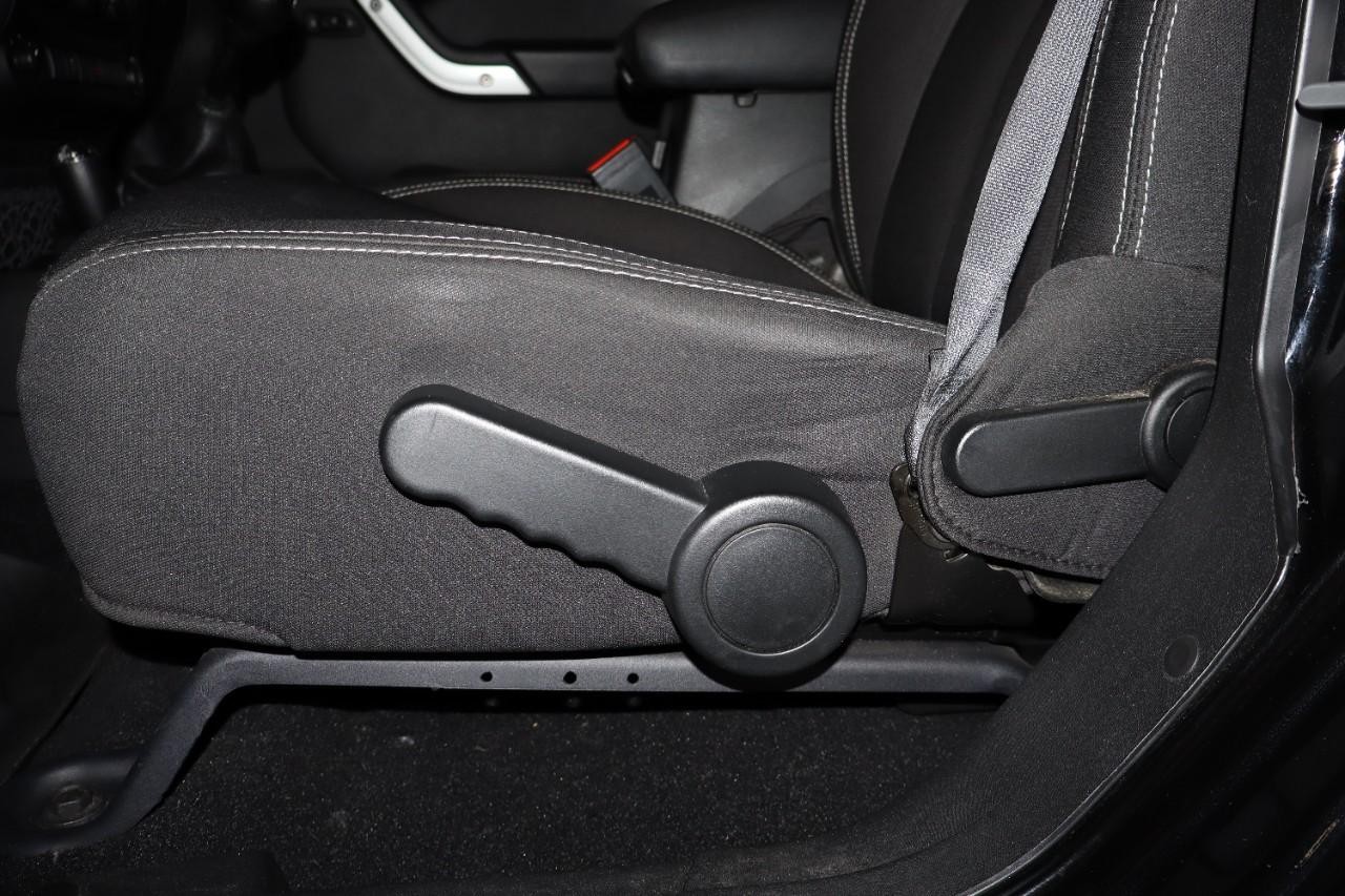Jeep Wrangler Unlimited Vehicle Full-screen Gallery Image 11