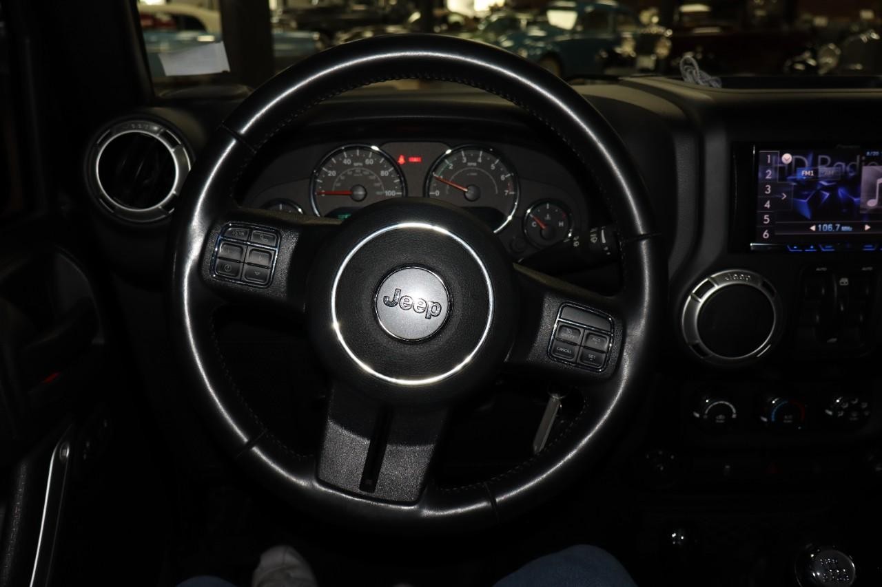 Jeep Wrangler Unlimited Vehicle Full-screen Gallery Image 13