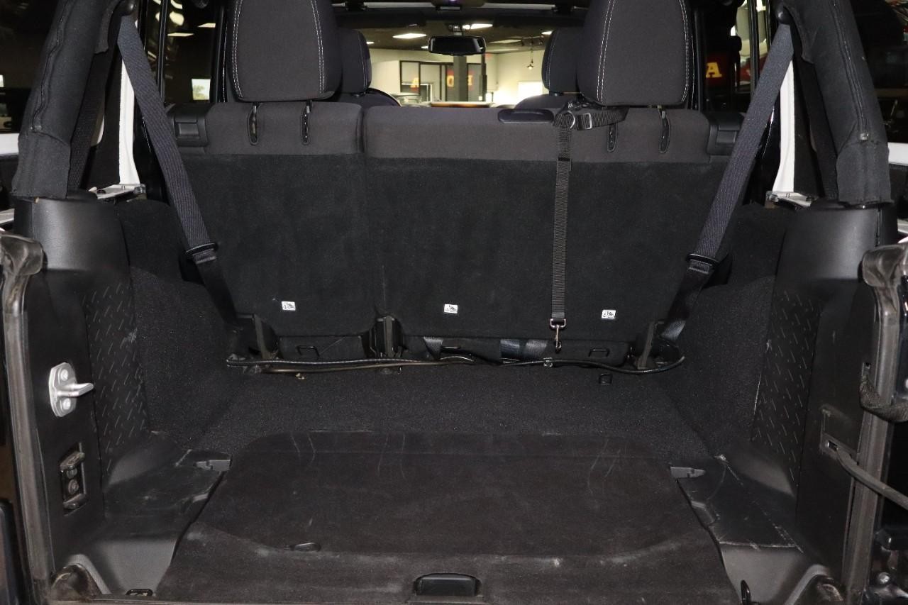 Jeep Wrangler Unlimited Vehicle Full-screen Gallery Image 24