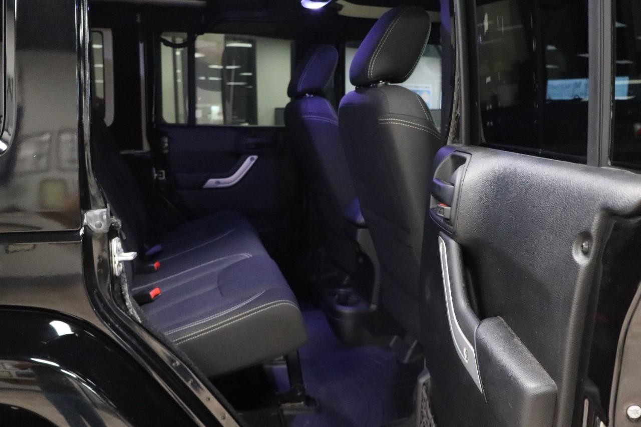 Jeep Wrangler Unlimited Vehicle Full-screen Gallery Image 25