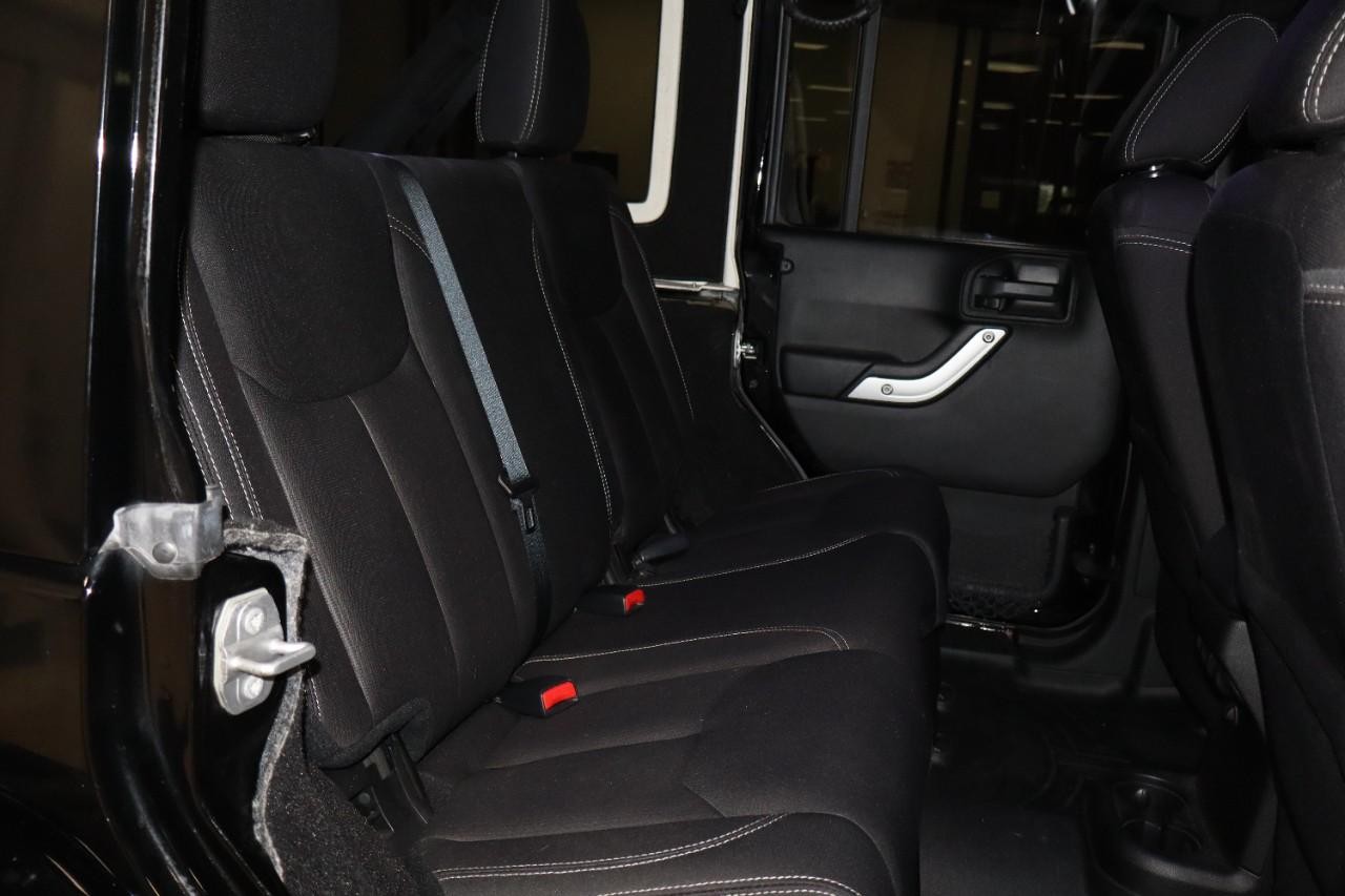 Jeep Wrangler Unlimited Vehicle Full-screen Gallery Image 26