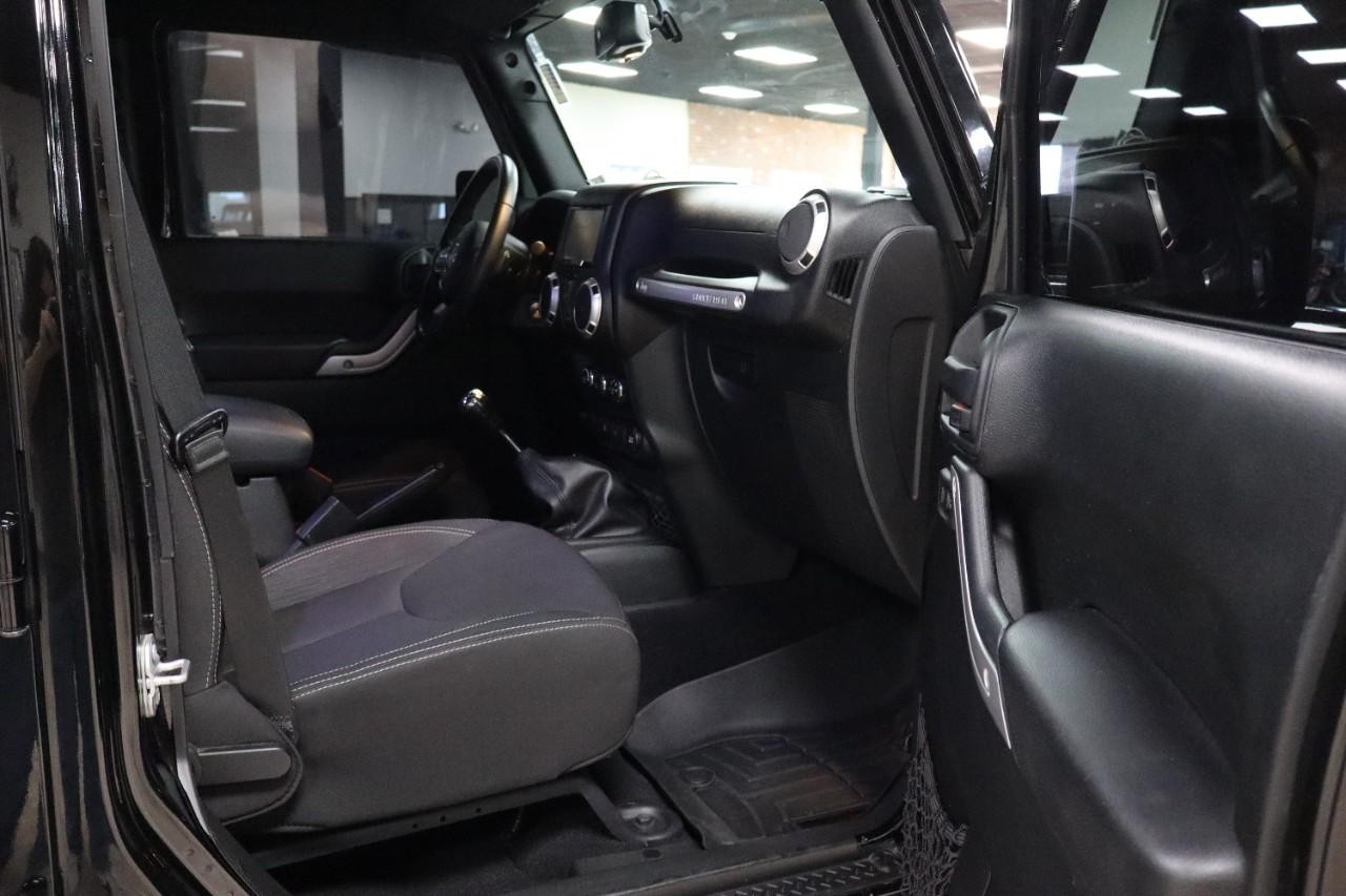 Jeep Wrangler Unlimited Vehicle Full-screen Gallery Image 27