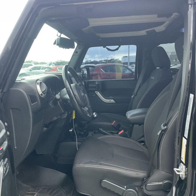 Jeep Wrangler Unlimited Vehicle Full-screen Gallery Image 9