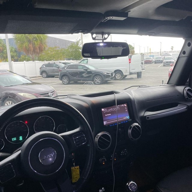 Jeep Wrangler Unlimited Vehicle Full-screen Gallery Image 13