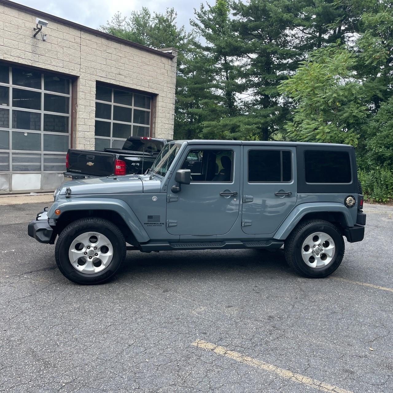Jeep Wrangler Unlimited Vehicle Full-screen Gallery Image 2