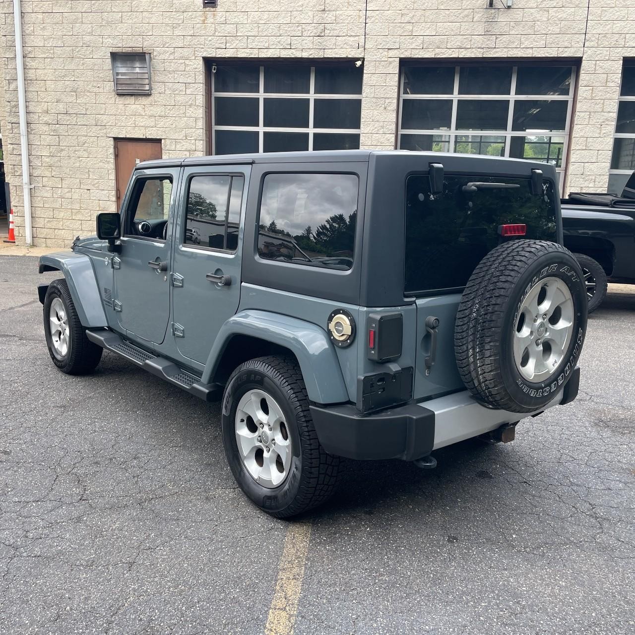 Jeep Wrangler Unlimited Vehicle Full-screen Gallery Image 3