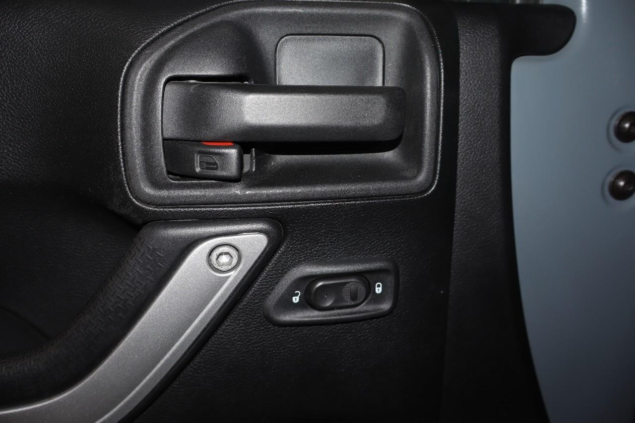 Jeep Wrangler Unlimited Vehicle Full-screen Gallery Image 10