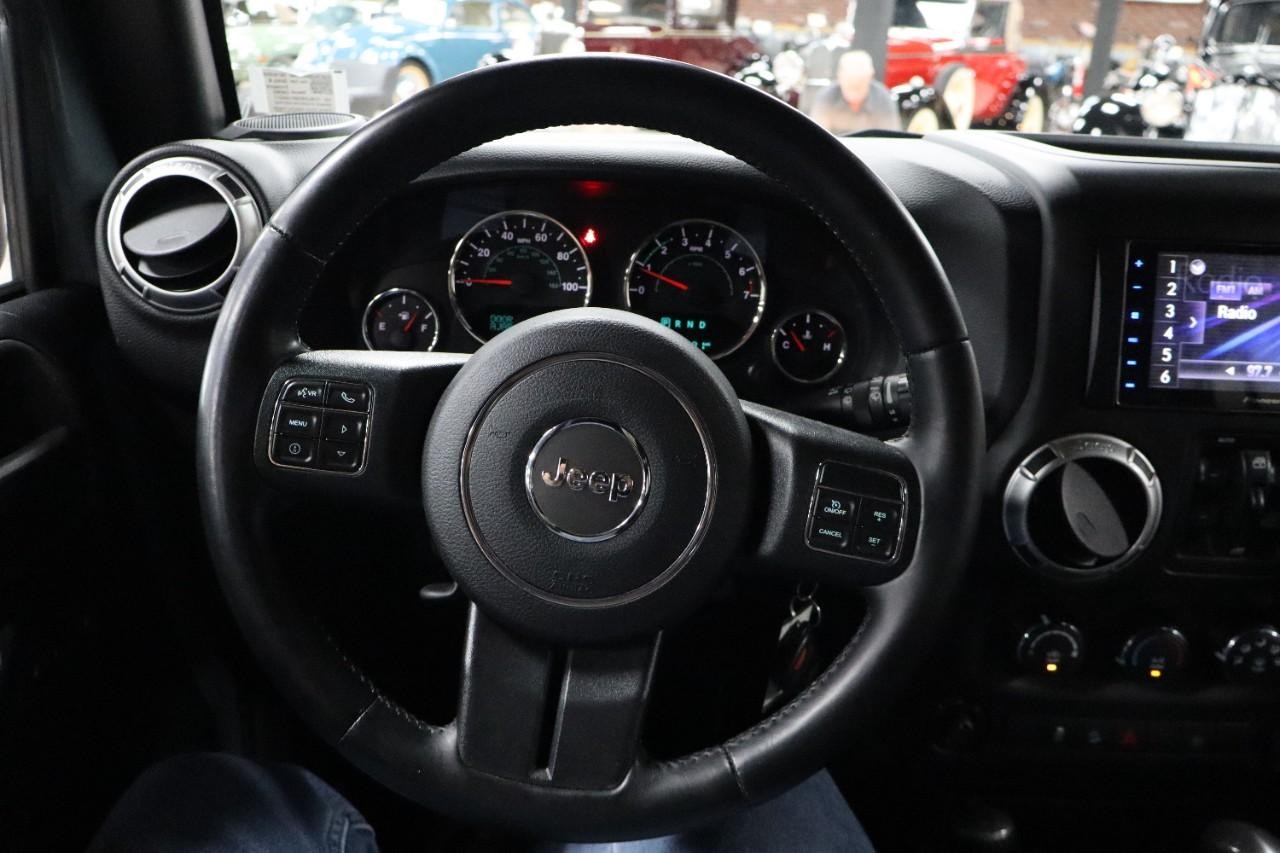 Jeep Wrangler Unlimited Vehicle Full-screen Gallery Image 13