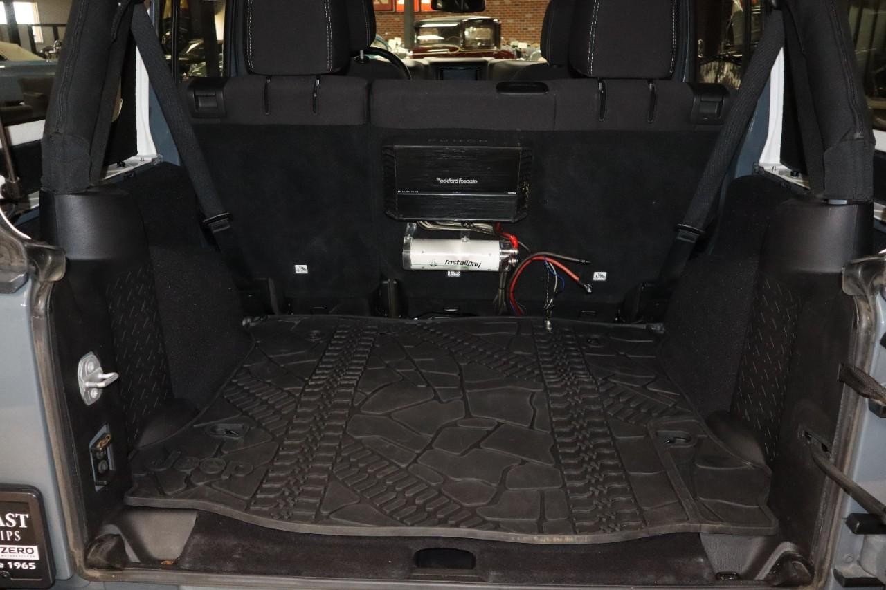 Jeep Wrangler Unlimited Vehicle Full-screen Gallery Image 23