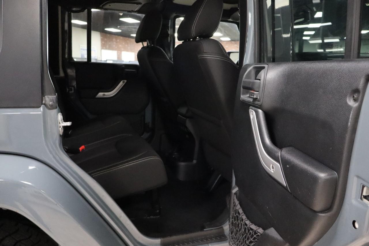 Jeep Wrangler Unlimited Vehicle Full-screen Gallery Image 24