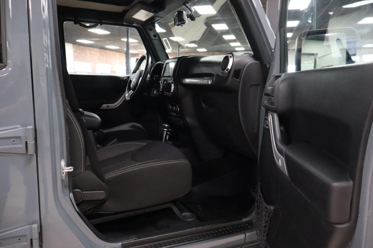Jeep Wrangler Unlimited Vehicle Full-screen Gallery Image 25