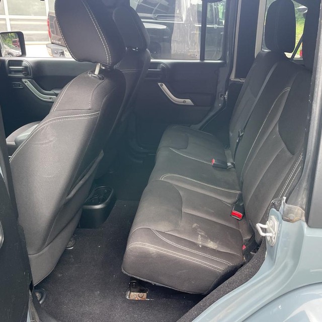 Jeep Wrangler Unlimited Vehicle Full-screen Gallery Image 11